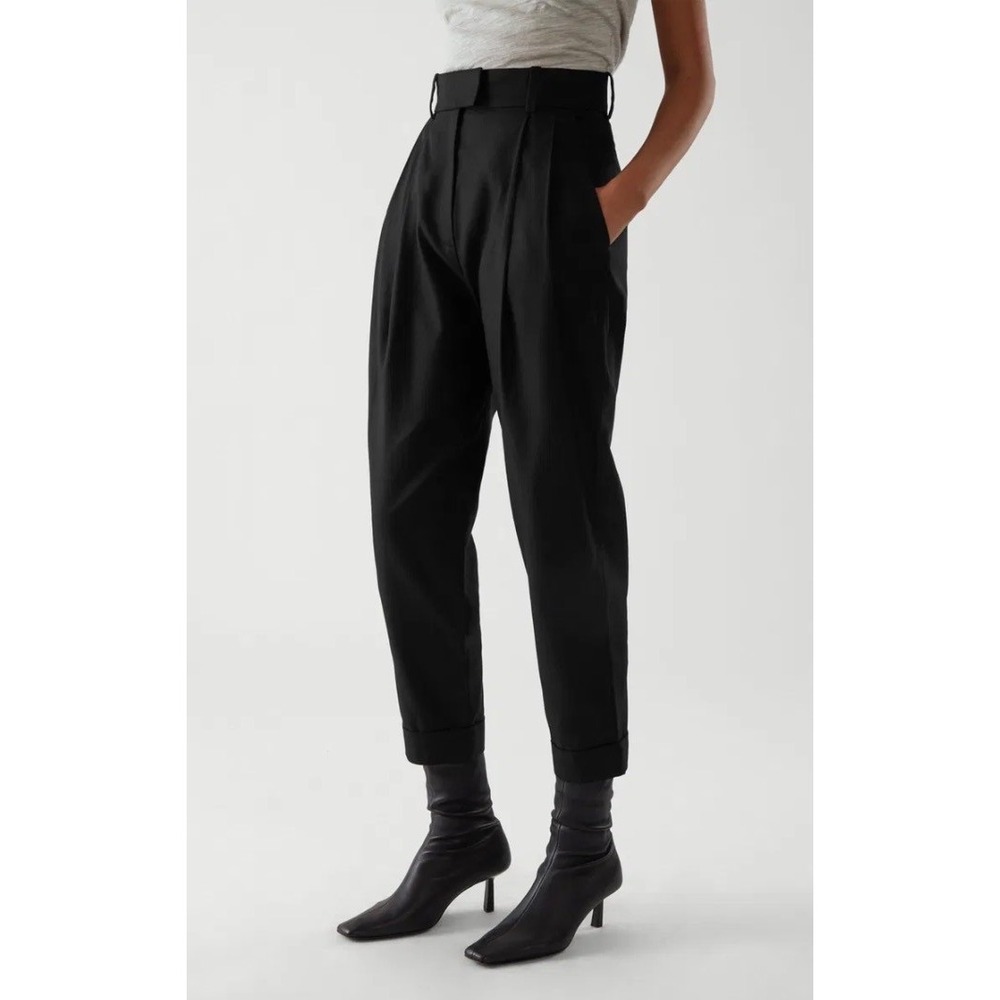 COS High Waisted Pleated Trousers Black Sz. 30 Quiet Luxury Minimalist Workwear